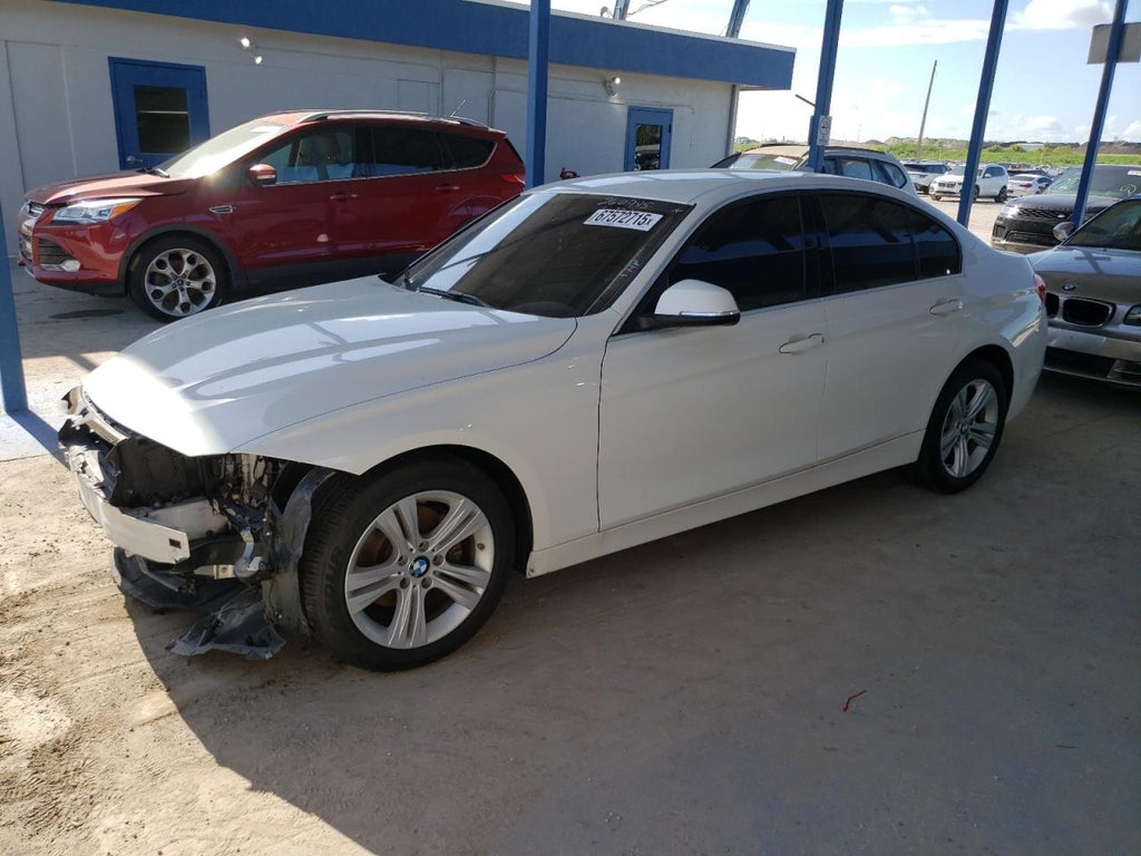 Bmw 330 i WBA8B9C57JEE81507