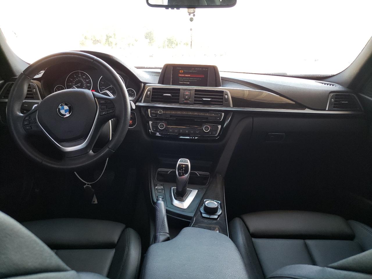 Bmw 330 i WBA8B9C57JEE81507