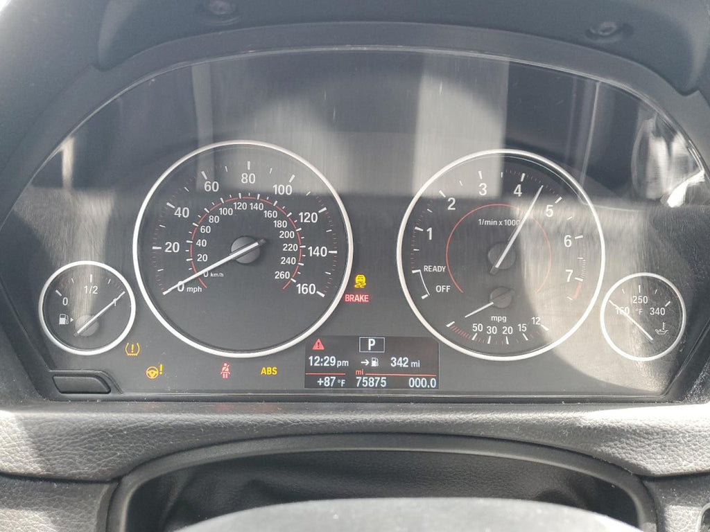 Bmw 330 i WBA8B9C57JEE81507