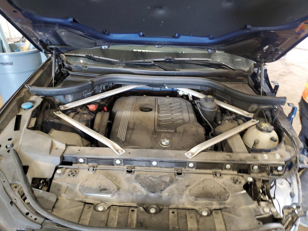 Bmw x5 xdrive4 5UXCR6C53KLL38263