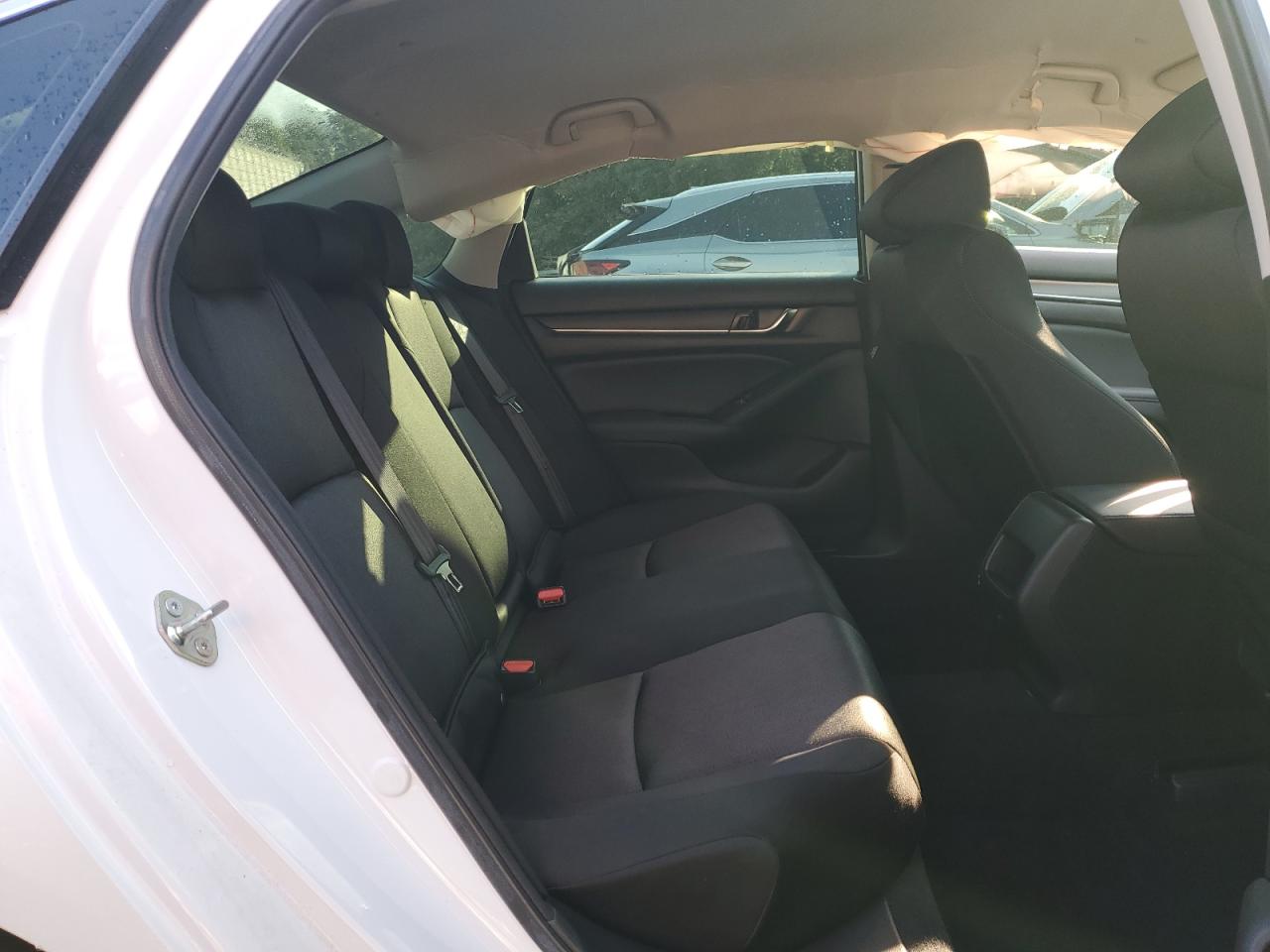 Honda accord lx 1HGCV1F11LA040561