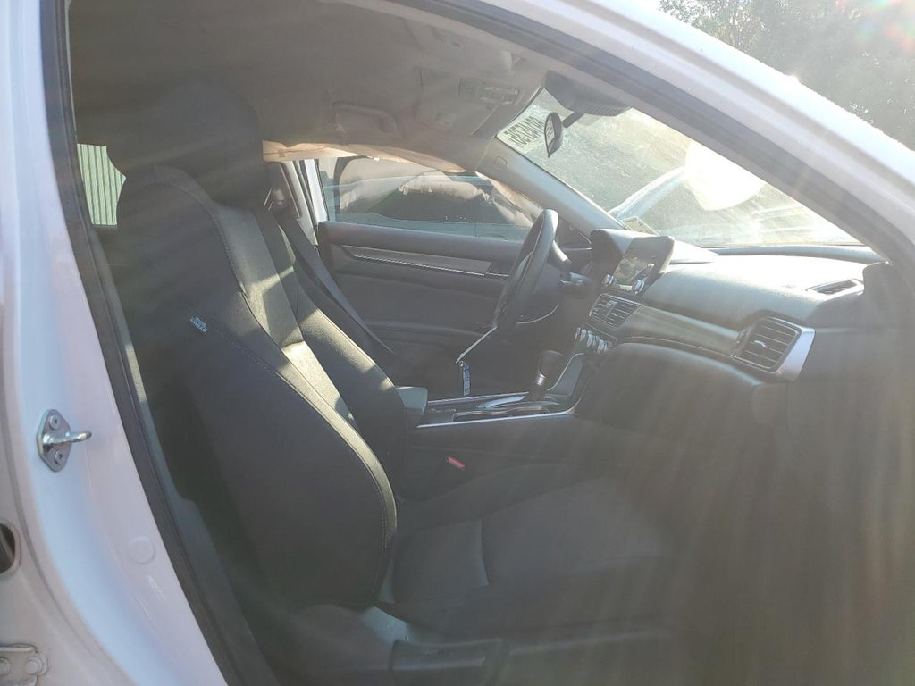 Honda accord lx 1HGCV1F11LA040561