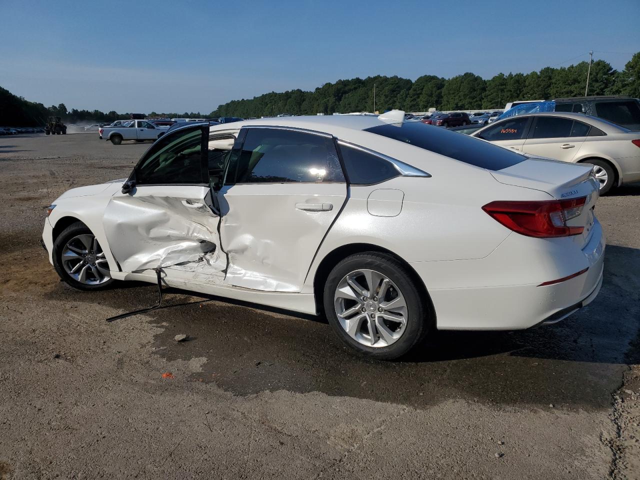 Honda accord lx 1HGCV1F11LA040561