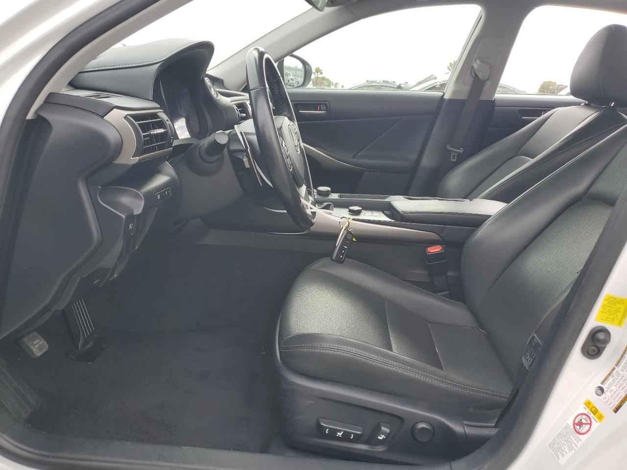 Lexus is 200t JTHBA1D28H5053775