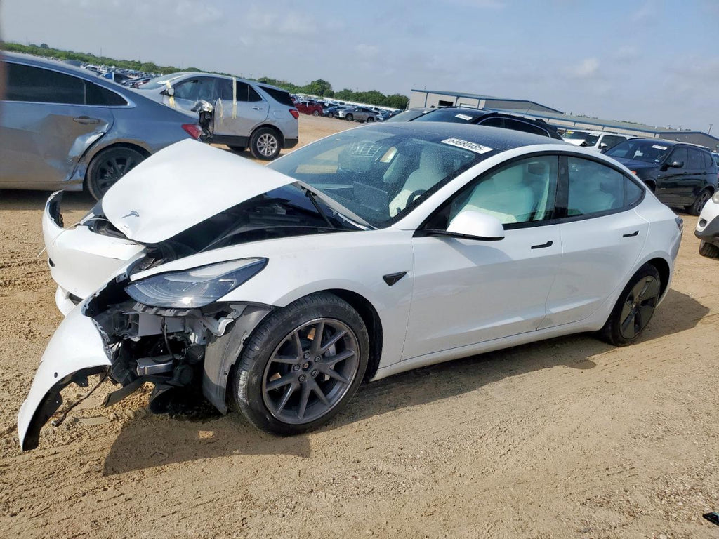 Tesla model 3 5YJ3E1EB5MF026437