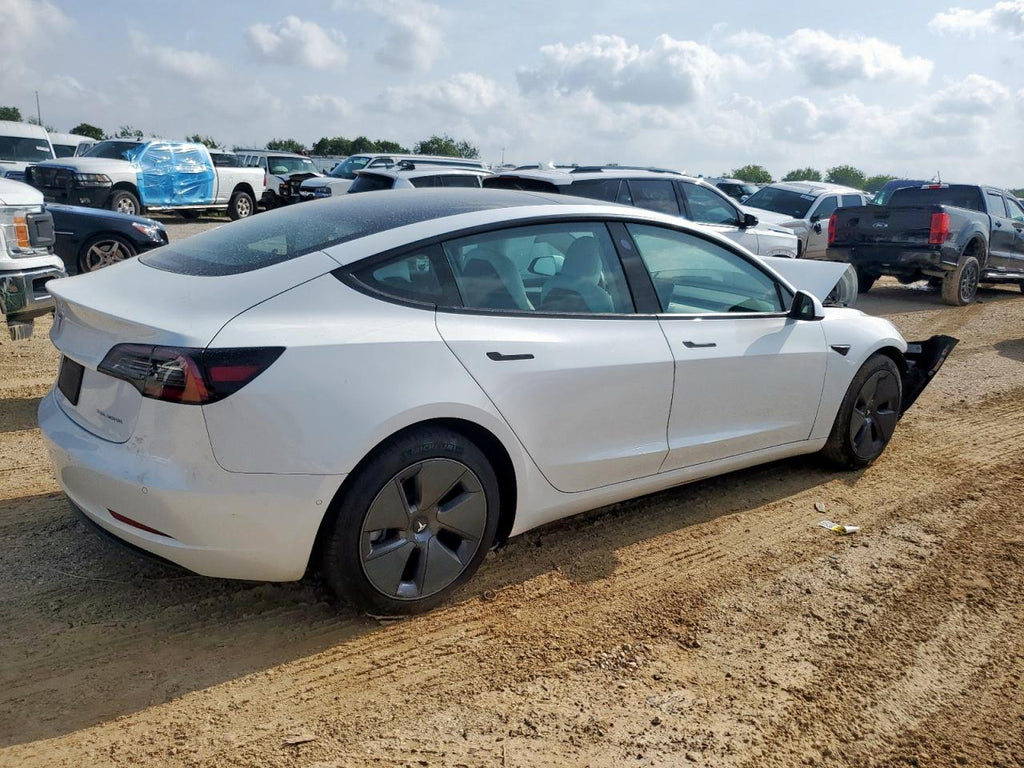 Tesla model 3 5YJ3E1EB5MF026437