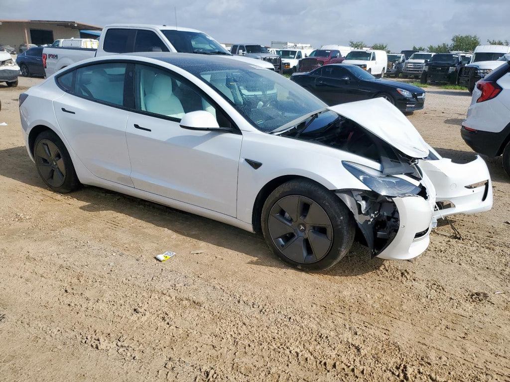 Tesla model 3 5YJ3E1EB5MF026437