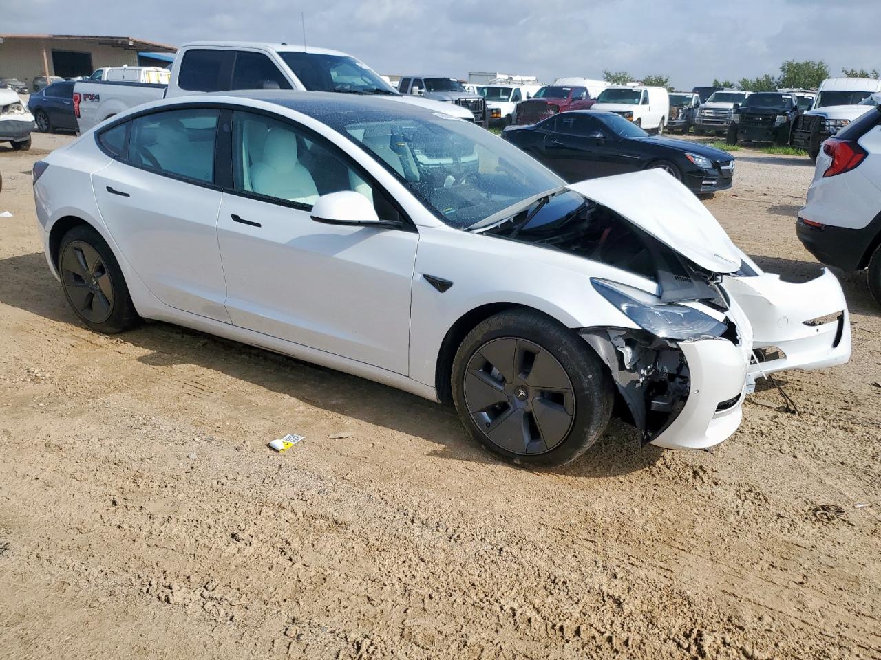 Tesla model 3 5YJ3E1EB5MF026437