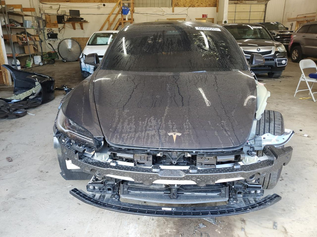 Tesla model 3 5YJ3E1EBXSF929759