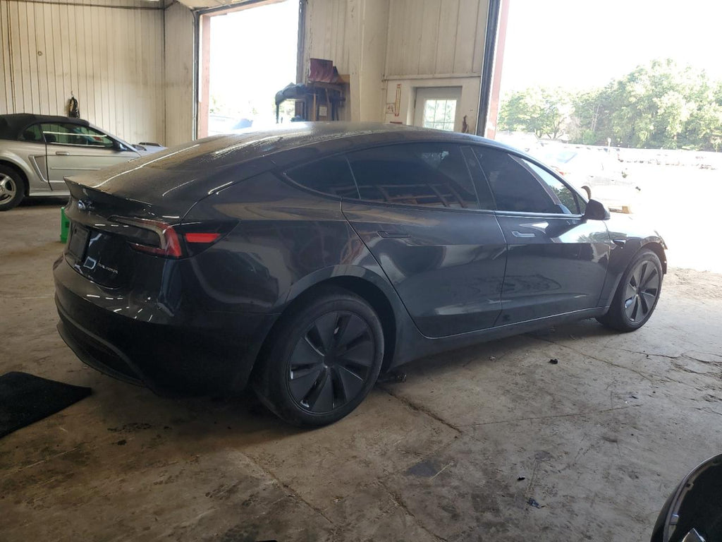 Tesla model 3 5YJ3E1EBXSF929759