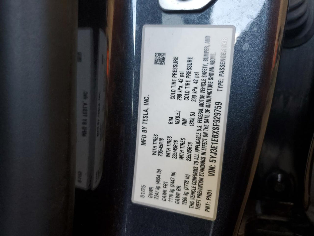 Tesla model 3 5YJ3E1EBXSF929759