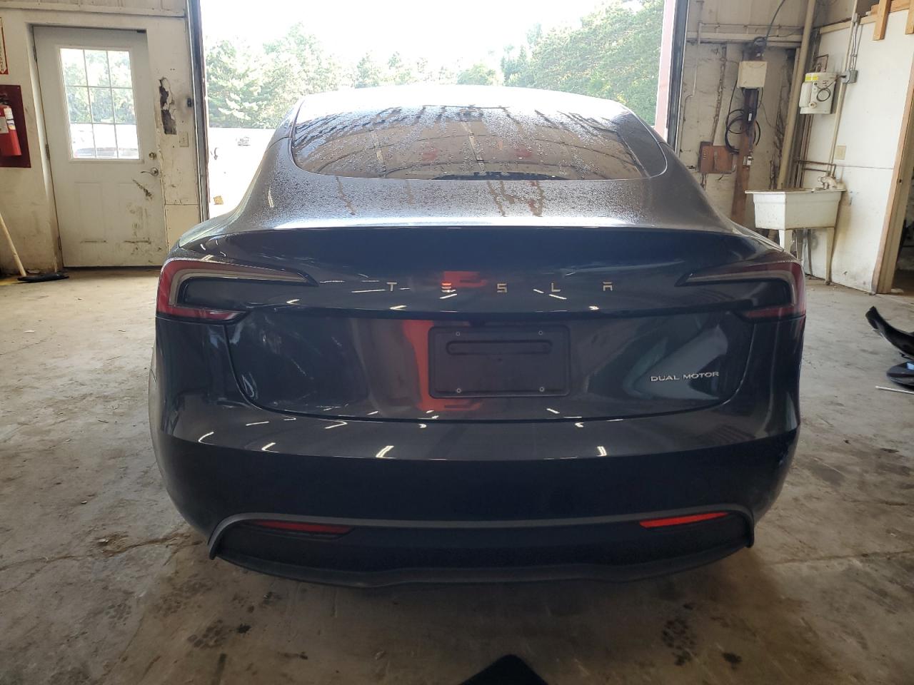 Tesla model 3 5YJ3E1EBXSF929759