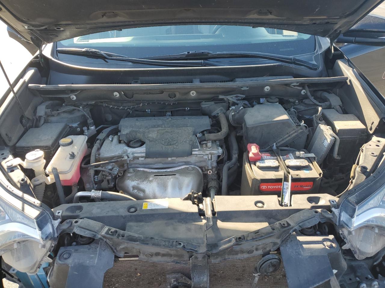 Toyota rav4 adven 2T3RFREV6JW696472