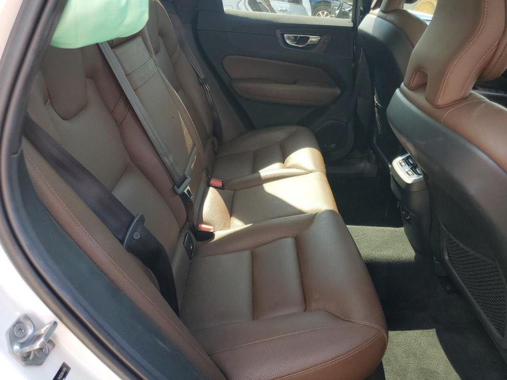 Volvo xc60 t5 in LYV102DL7KB264178